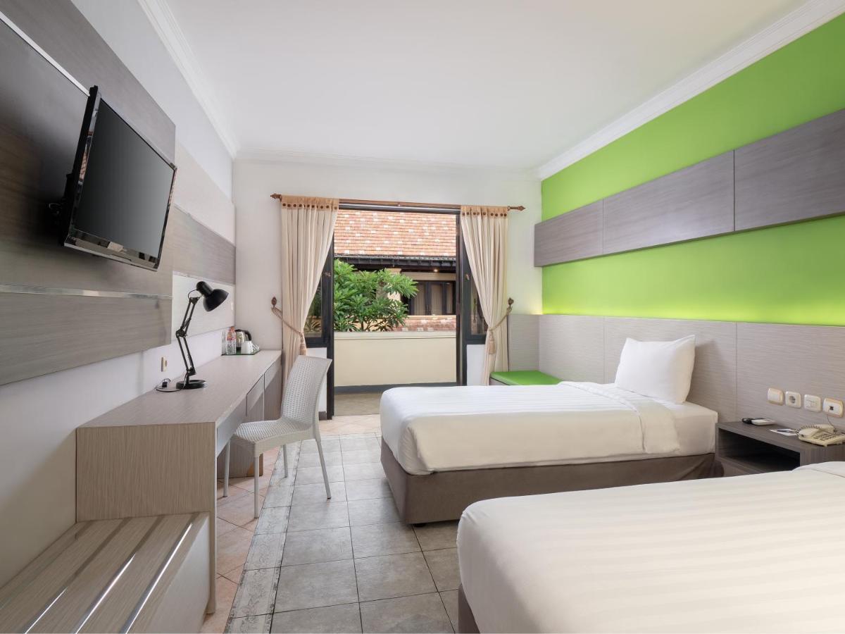 Lotus Garden Hotel By Waringin Hospitality Kediri  Exterior foto