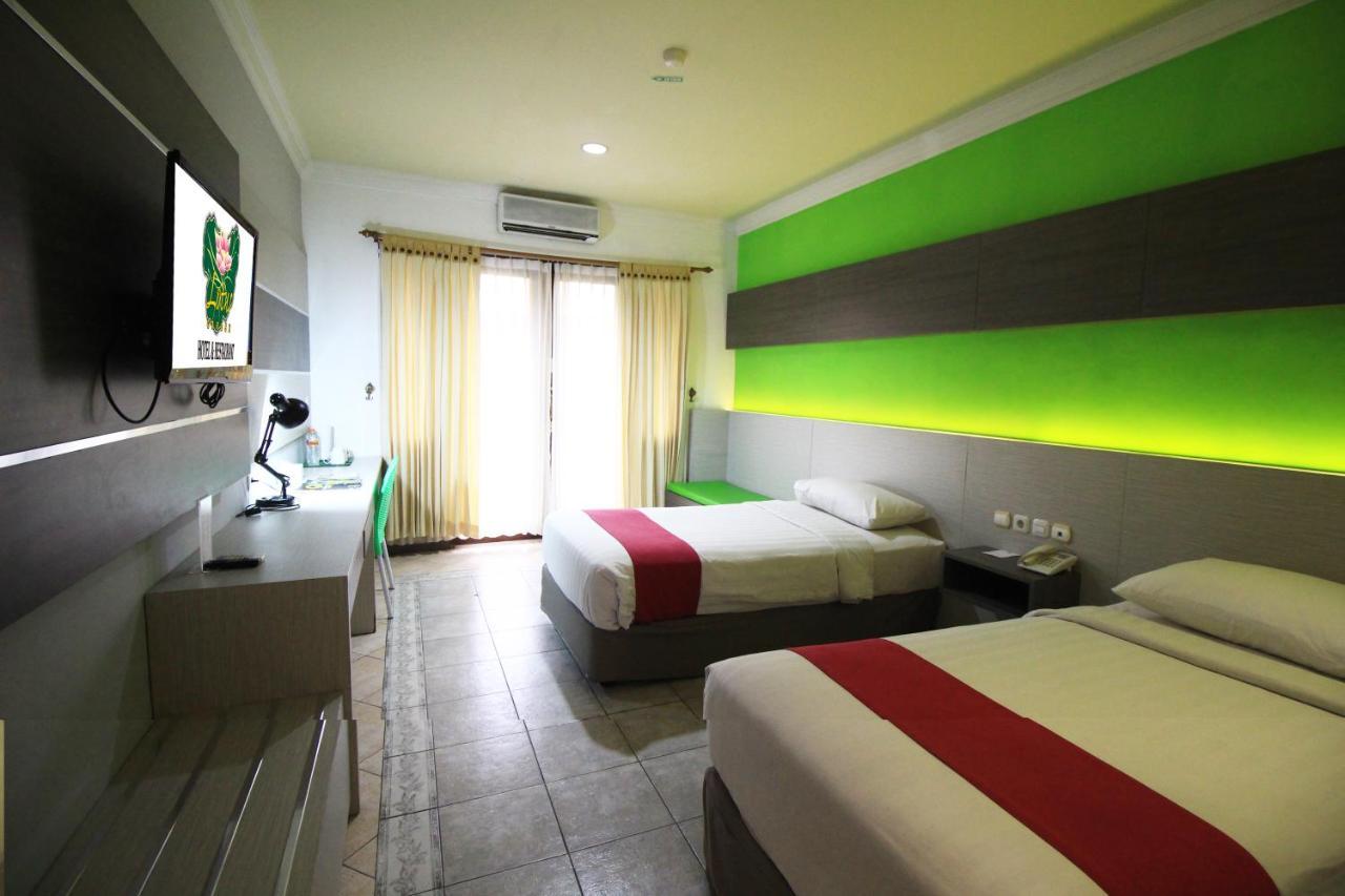 Lotus Garden Hotel By Waringin Hospitality Kediri  Exterior foto