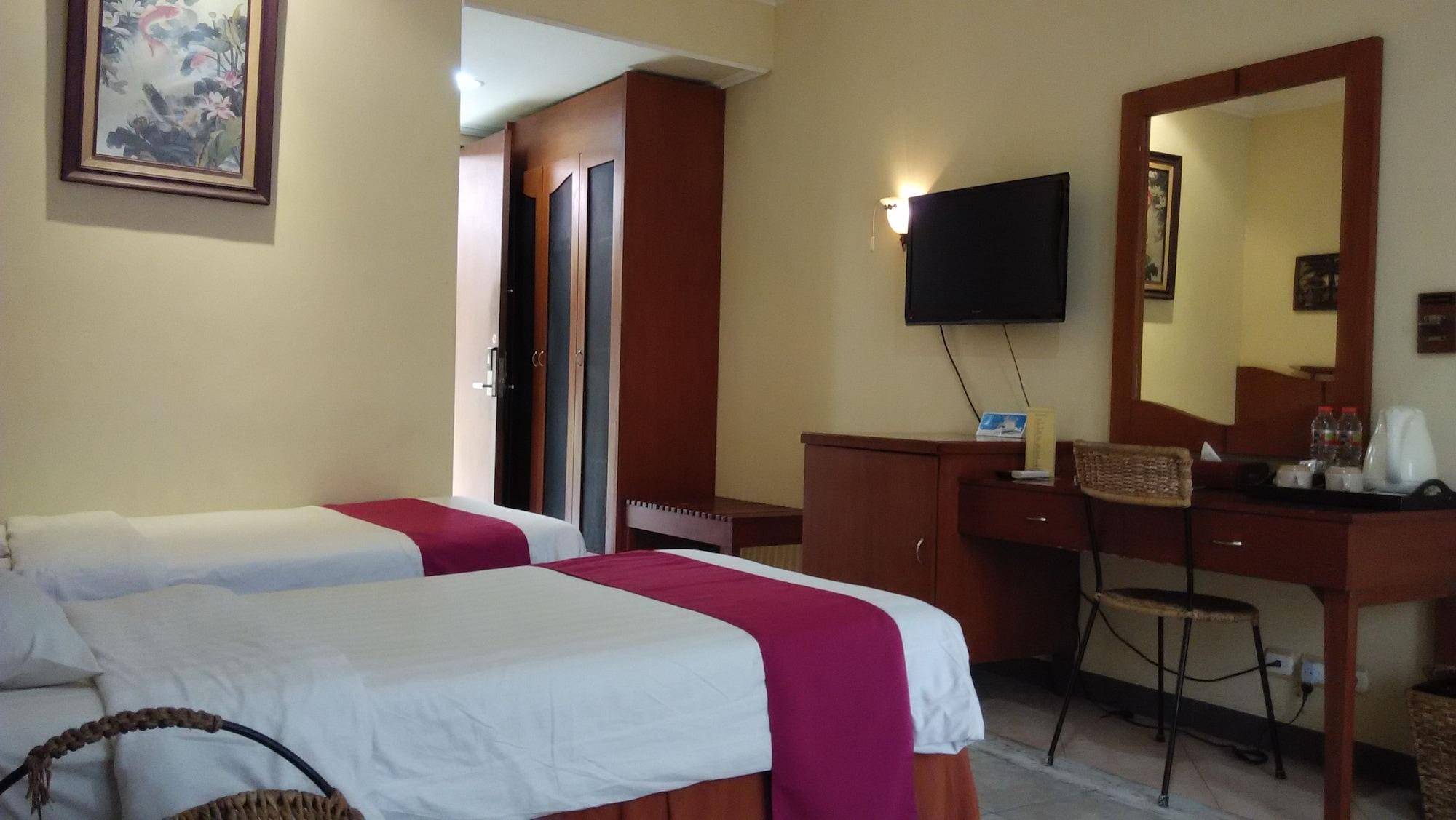 Lotus Garden Hotel By Waringin Hospitality Kediri  Exterior foto