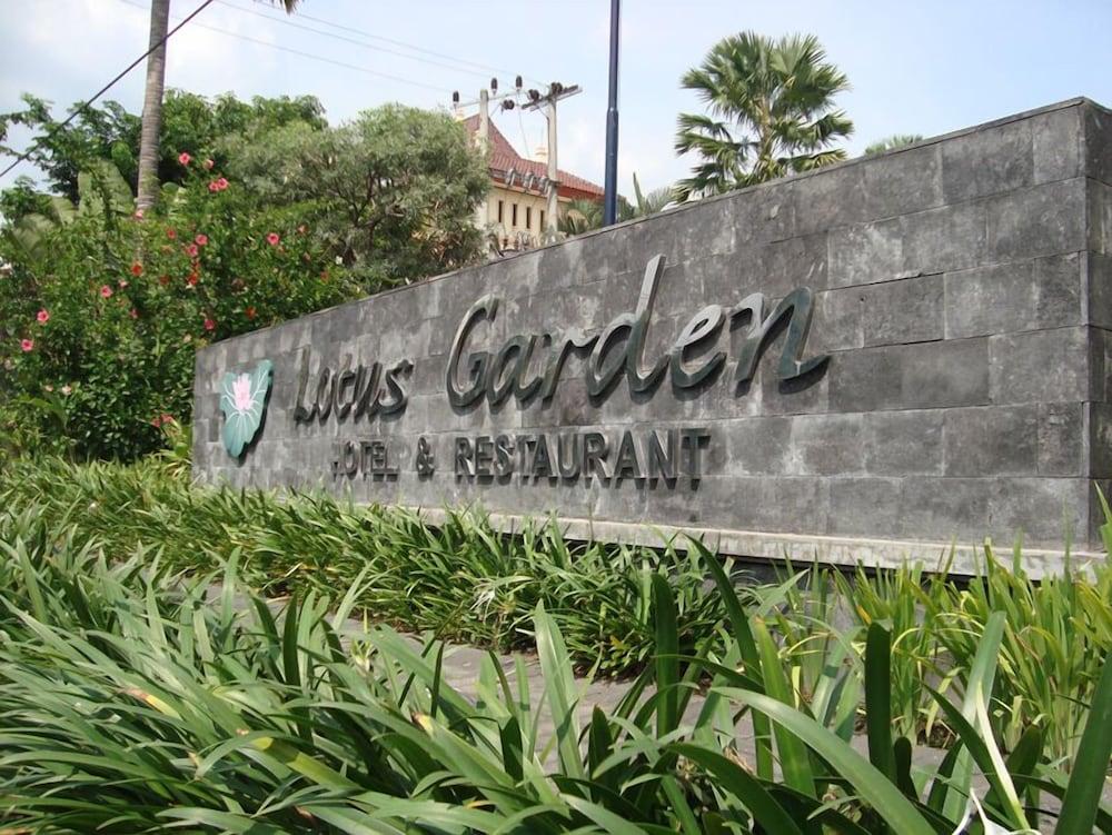 Lotus Garden Hotel By Waringin Hospitality Kediri  Exterior foto