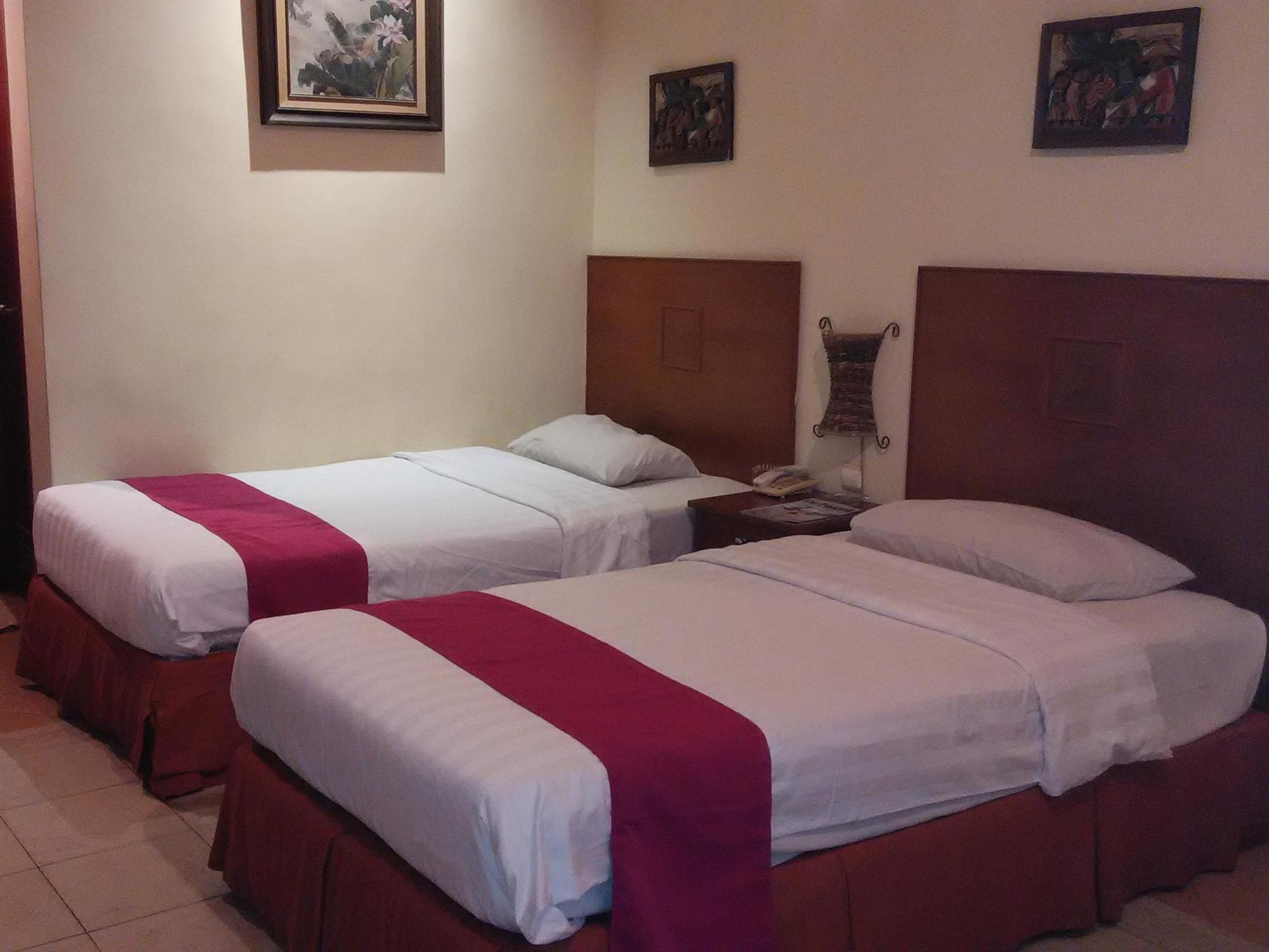Lotus Garden Hotel By Waringin Hospitality Kediri  Exterior foto