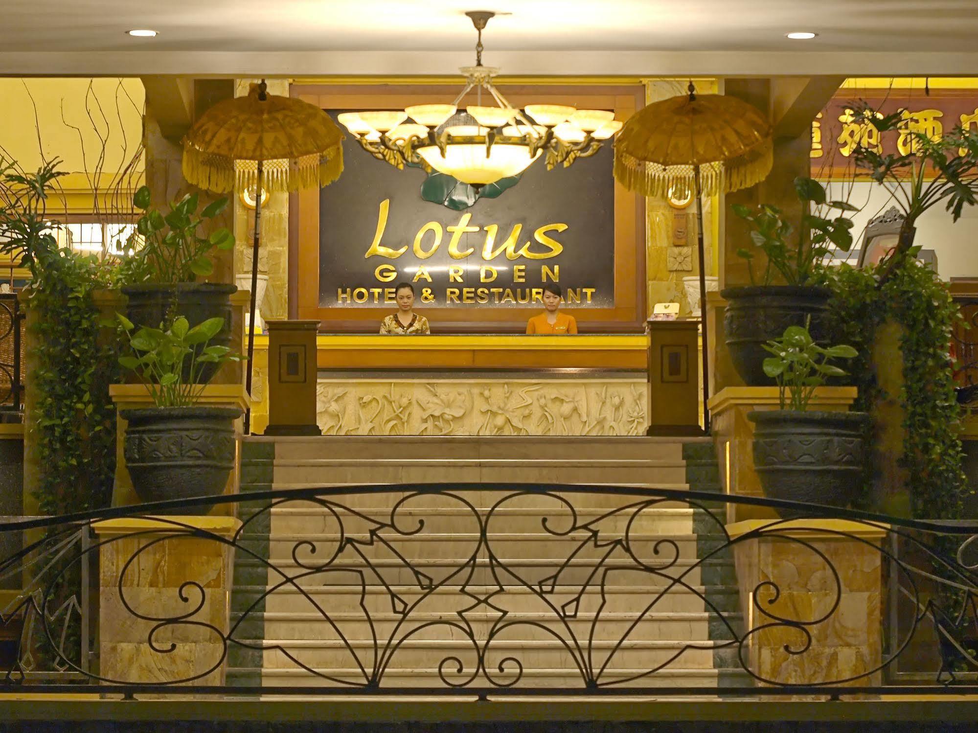 Lotus Garden Hotel By Waringin Hospitality Kediri  Exterior foto